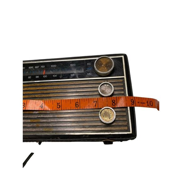 Vintage Midland International Two Band Solid State AM FM Portable Radio Black - Picture 9 of 11
